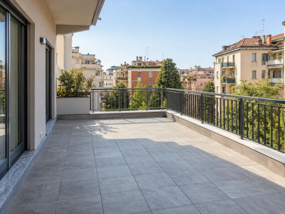 Terrazzo urbano durante una verifica dell’impermeabilizzazione
