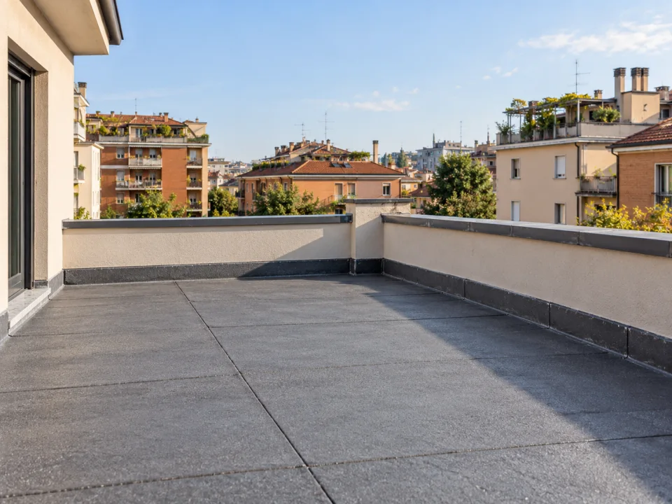 Terrazzo in contesto urbano nell’area milanese